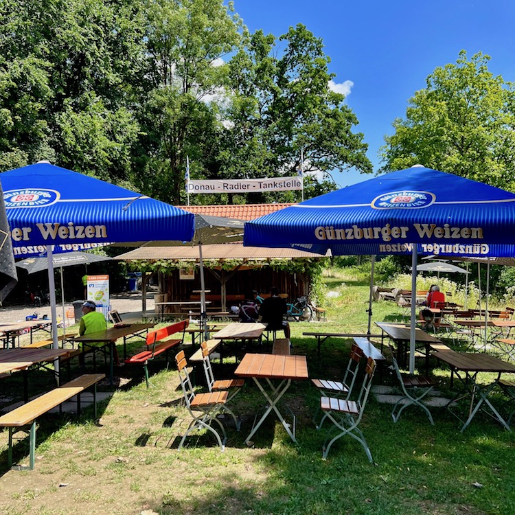 12_offingen_radler_tankstelle