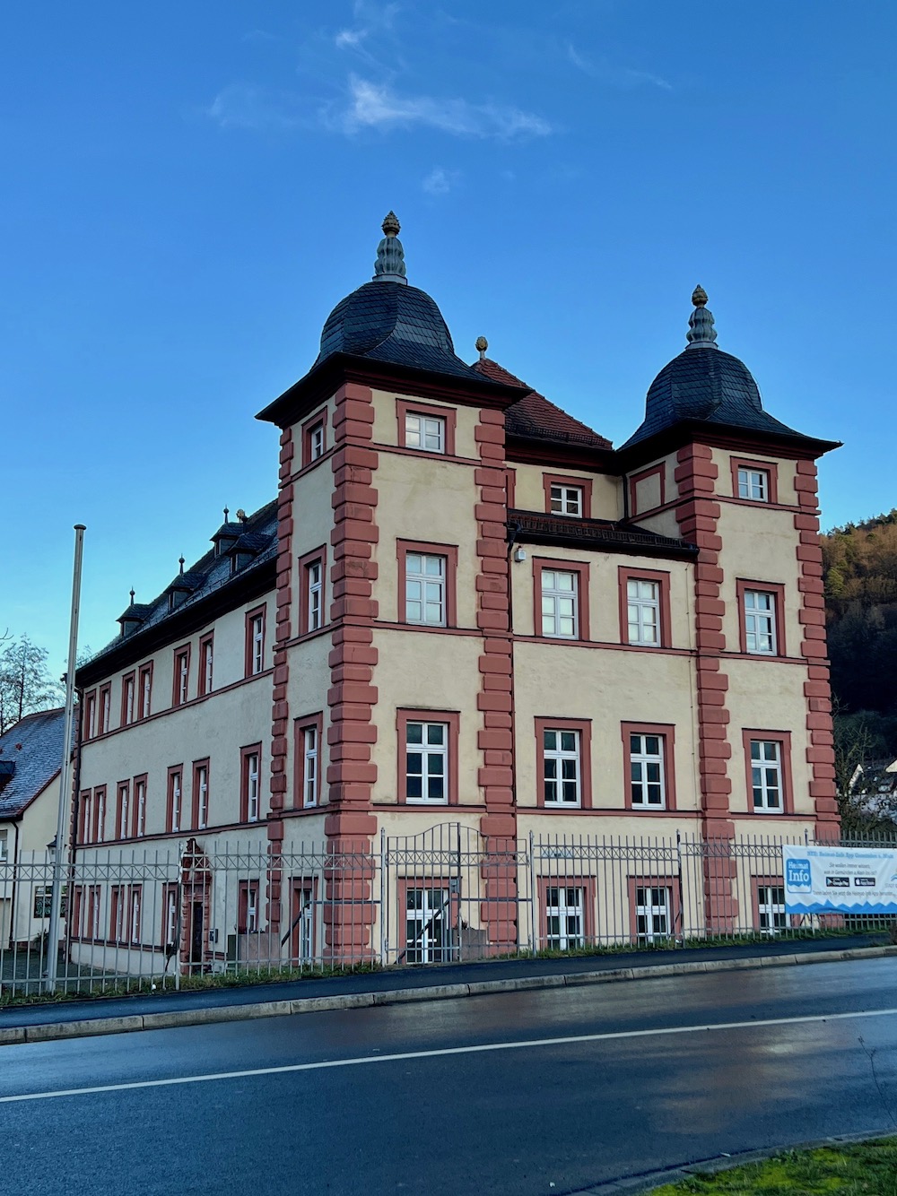 16_gemuenden_am_main_huttenschloss