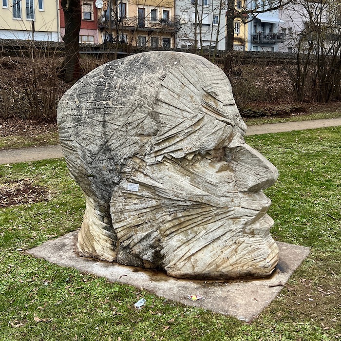 25_schweinfurt_skulptur_der kopf