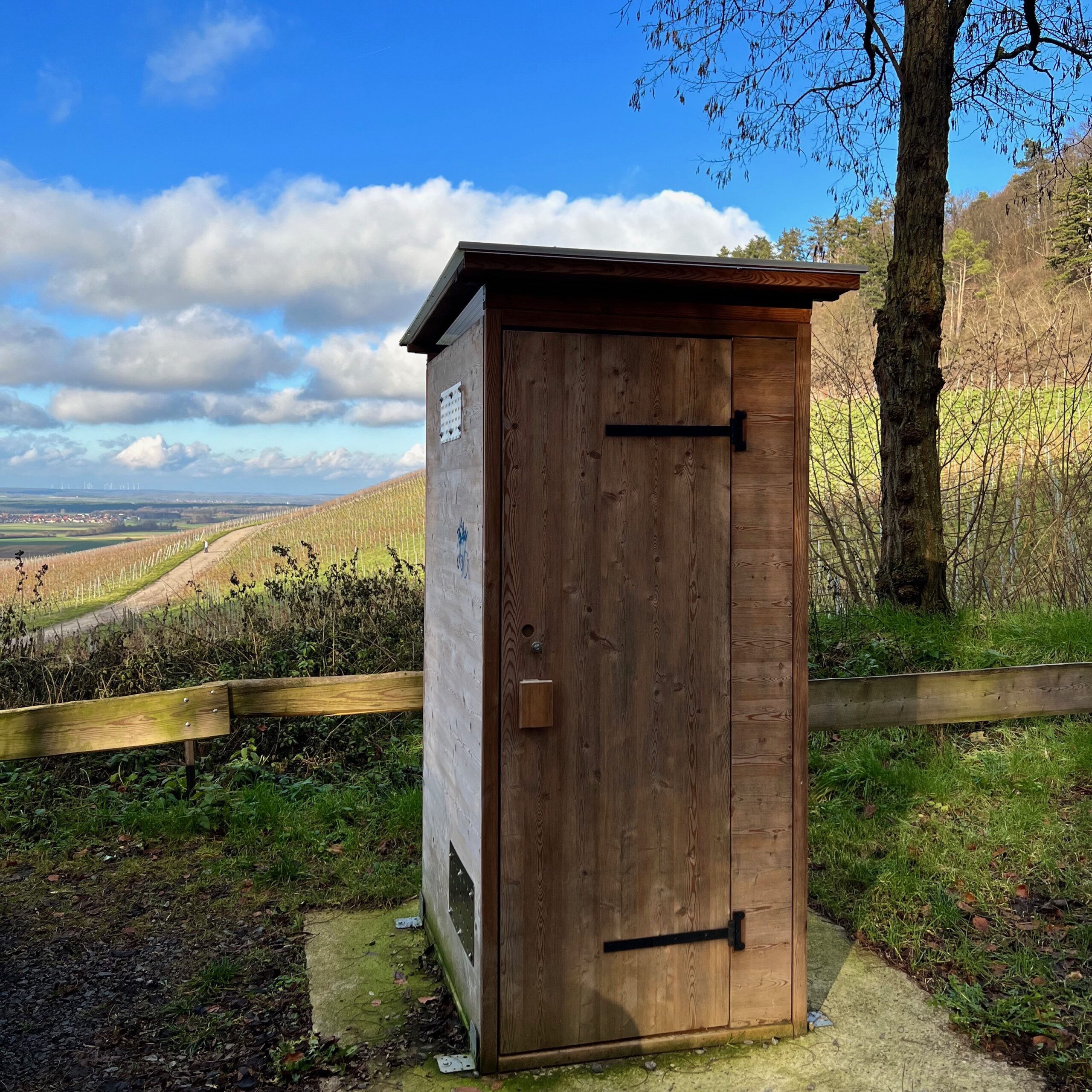 roedelsee_oekologische_wald_toilette