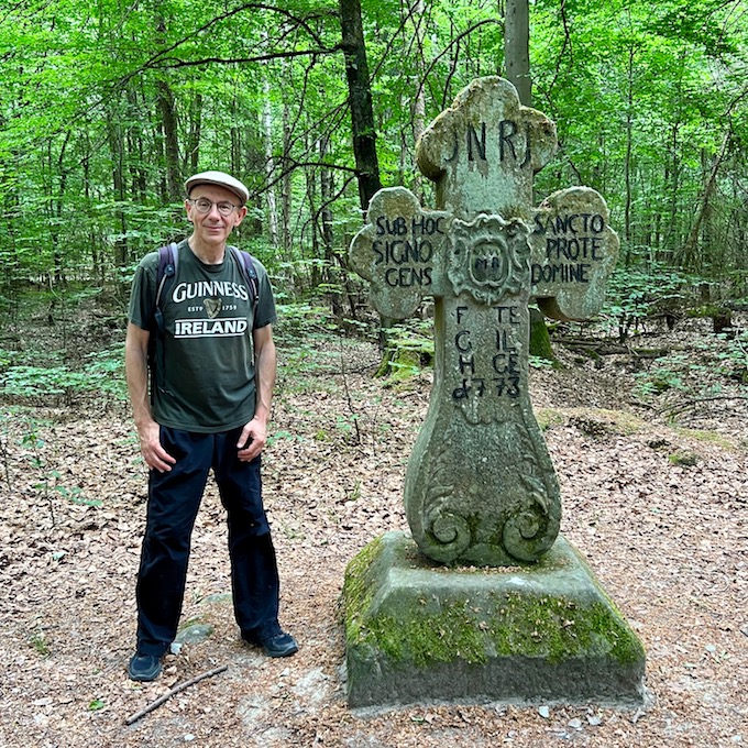 5_handthal_Reises Wiki_steinerne kreuz