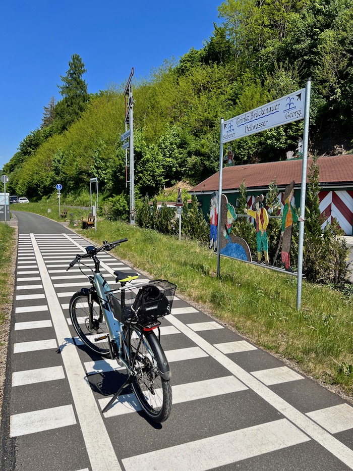 6_rhoenexpress_bahnradweg