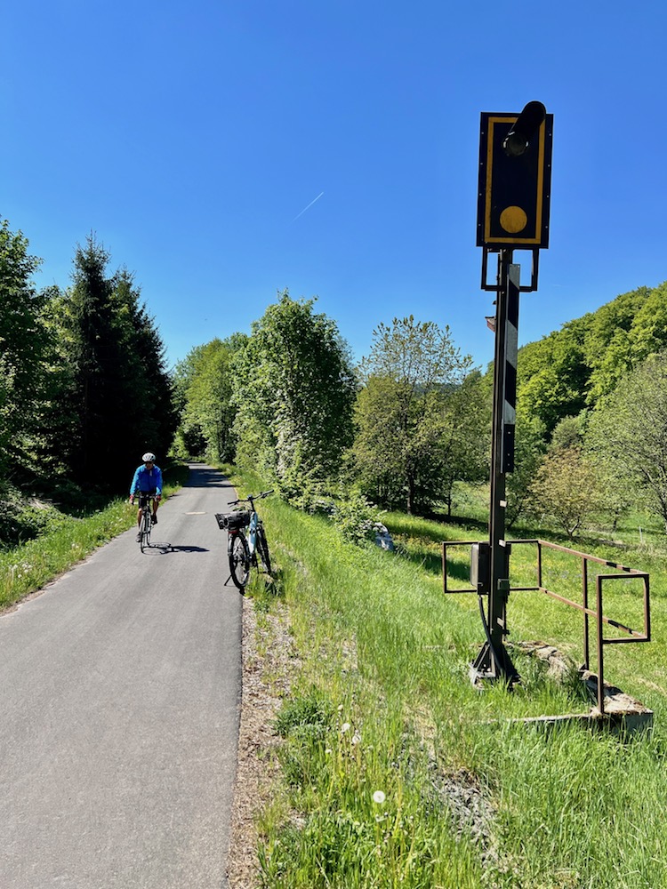 9_rhoenexpress_bahnradweg