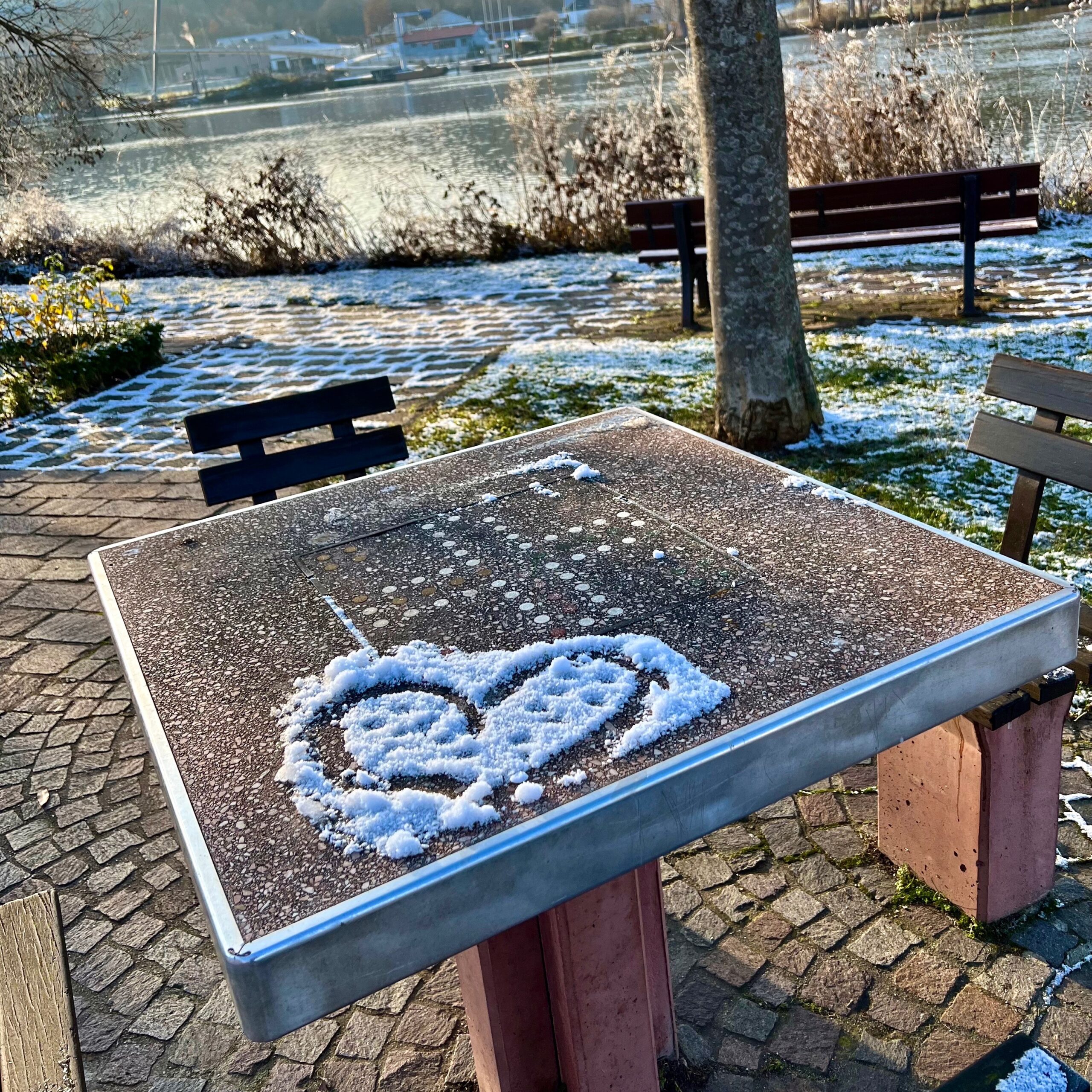 winter_herz im schnee